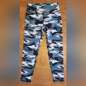 Blue camo women's Juniors Size XL leggings